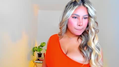 Snapshot of carlota_peach chatting on December 31, 12:46 pm Andrea online show from December 31, 12:46 pm