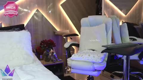 Snapshot of carlotta_ricci chatting on February 21, 4:40 am Carla Carla I am sensual goddes and i was born for loveworshipping and enjoyment. online show from February 21, 4:40 am