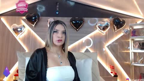 Snapshot of carlotta_ricci chatting on September 30, 10:15 pm Carla Carla I am sensual goddes and i was born for loveworshipping and enjoyment. online show from September 30, 10:15 pm