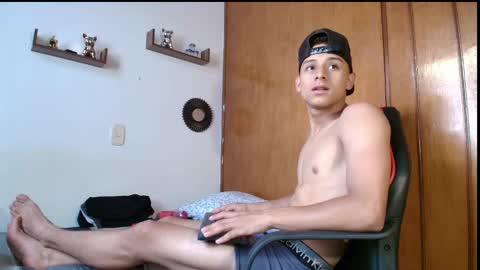 Snapshot of carloz_perez chatting on September 23, 5:16 pm carloz_perez online show from September 23, 5:16 pm