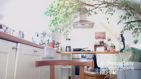 Carly Pearls online show from April 7, 12:16 pm