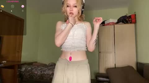 Elina online show from July 6, 11:40 pm