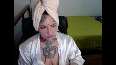 Snapshot of carmillaross chatting on January 16, 12:20 pm CARMILLA ROSS online show from January 16, 12:20 pm