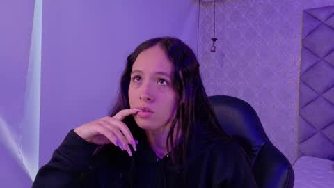 caro_adams1 online show from November 19, 12:05 pm