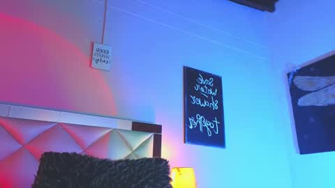 Snapshot of caro_zapata chatting on December 18, 8:42 am Carolina online show from December 18, 8:42 am