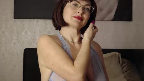 CaroJhones online show from February 16, 2:00 pm