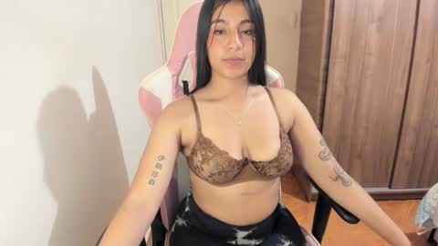 Snapshot of carol_gomez73 chatting on May 4, 5:47 am carol gomez73 online show from May 4, 5:47 am