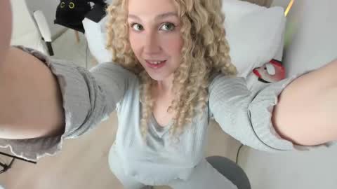 carol_may_ online show from May 18, 5:35 am