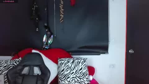 Snapshot of carolaine69_ chatting on July 28, 6:20 pm Caroline online show from July 28, 6:20 pm