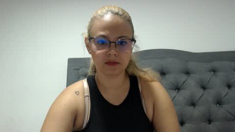 Snapshot of carolay02 chatting on November 4, 1:48 am carolay02 online show from November 4, 1:48 am