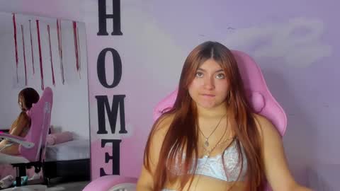 Snapshot of carolay759687 chatting on March 3, 7:43 am carolay759687 online show from March 3, 7:43 am