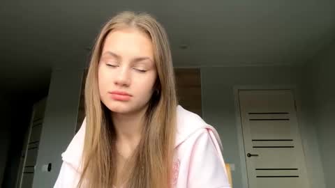 Snapshot of carolecronan chatting on December 18, 8:31 am Lisa online show from December 18, 8:31 am