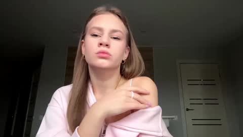 Snapshot of carolecronan chatting on December 20, 8:10 am Lisa online show from December 20, 8:10 am