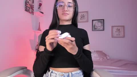 Caroline online show from February 7, 8:42 pm