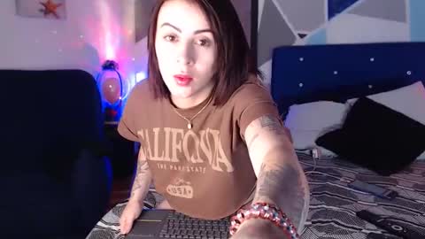 Carolin Moore online show from December 17, 1:11 am