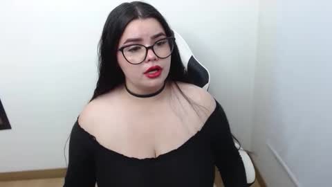 Snapshot of carolina_lee12 chatting on April 8, 2:11 am carolina online show from April 8, 2:11 am