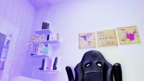 Snapshot of carolinaa_pretty chatting on March 9, 3:32 am Carolina online show from March 9, 3:32 am