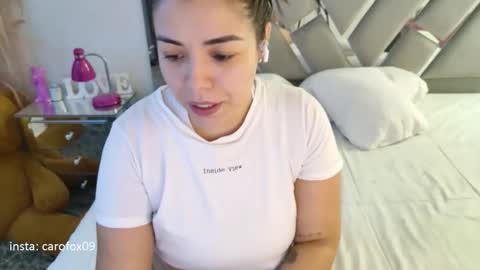 Snapshot of carolinafox_ chatting on June 4, 5:35 am caroline online show from June 4, 5:35 am