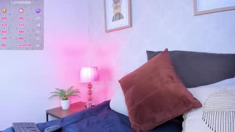 Snapshot of caroline_dh chatting on September 16, 11:44 am Caroline online show from September 16, 11:44 am