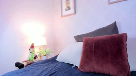  Caroline  online show from January 6, 11:25 am