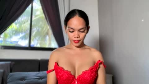 caroline_east online show from April 9, 1:49 am