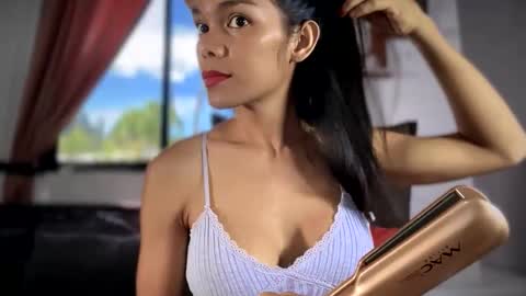 caroline_east online show from May 28, 1:14 am