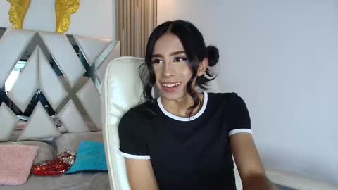 caroline_foster1 online show from September 28, 10:37 pm