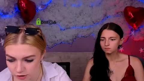 Snapshot of caroline_honeyy chatting on June 22, 9:06 am Caroline online show from June 22, 9:06 am