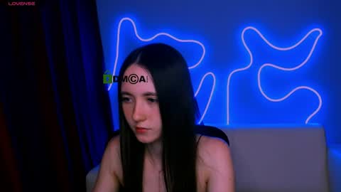 Snapshot of caroline_honeyy chatting on June 28, 7:09 pm Caroline online show from June 28, 7:09 pm