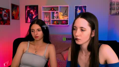 Snapshot of caroline_honeyy chatting on July 2, 3:23 am Caroline online show from July 2, 3:23 am