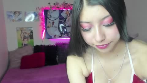 Snapshot of caroline_lenox chatting on December 1, 7:58 pm Caroline Lenox online show from December 1, 7:58 pm