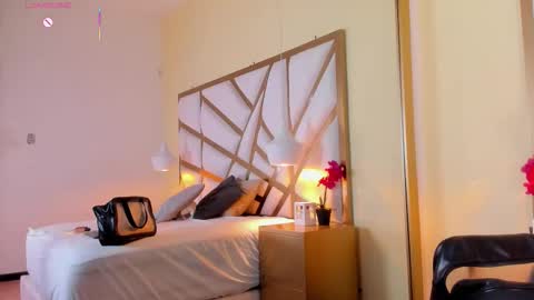 Snapshot of caroline_maldonado chatting on September 16, 12:28 pm Caroline online show from September 16, 12:28 pm