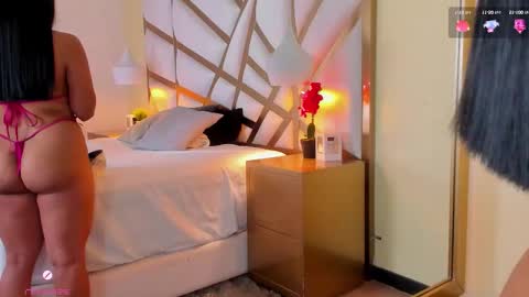 Snapshot of caroline_maldonado chatting on October 7, 12:24 pm Caroline online show from October 7, 12:24 pm