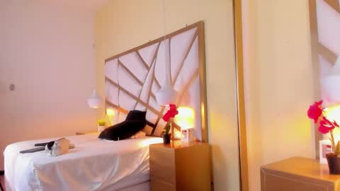 Snapshot of caroline_maldonado chatting on December 5, 12:14 pm Caroline online show from December 5, 12:14 pm