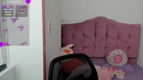 caroline_rodriguez_9 online show from October 25, 7:19 pm