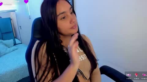 caroline_rodriguez_9 online show from February 3, 6:02 pm