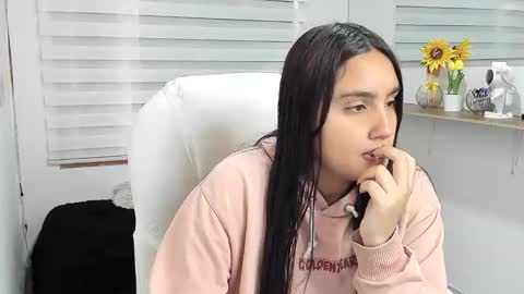 caroline_rodriguez_9 online show from April 4, 12:13 pm