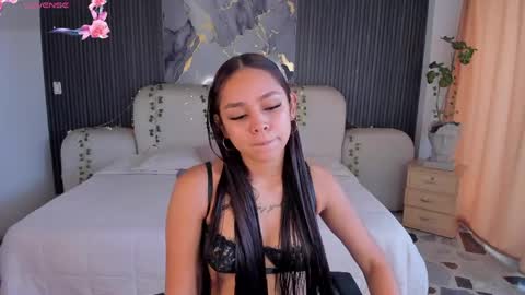 Snapshot of carolinefyre chatting on June 8, 1:33 pm Caroline online show from June 8, 1:33 pm