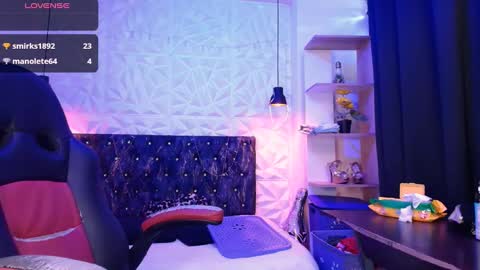 Snapshot of carolinescoth_dl chatting on January 12, 8:25 pm Caroline Scoth online show from January 12, 8:25 pm