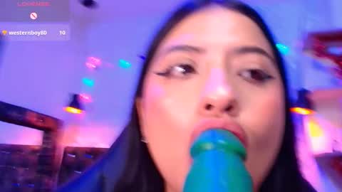 Snapshot of carolinescoth_dl chatting on February 8, 8:42 pm Caroline Scoth online show from February 8, 8:42 pm