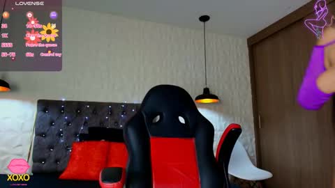 Snapshot of carolinescoth_dl chatting on September 17, 6:31 pm Caroline Scoth online show from September 17, 6:31 pm