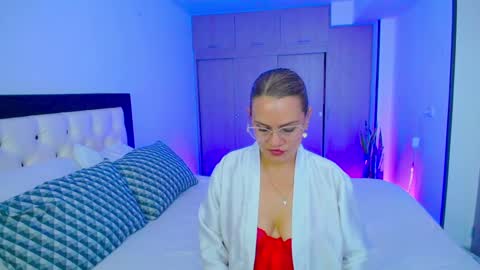 CarolinneFiotti online show from September 25, 1:48 pm