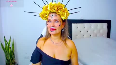 CarolinneFiotti online show from October 31, 5:03 pm