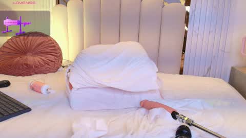 Carol Rivera  online show from January 5, 1:45 am