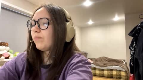 Emilia online show from December 20, 3:35 am