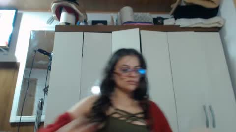 Snapshot of cary_mary chatting on December 17, 11:27 pm Cary mary online show from December 17, 11:27 pm