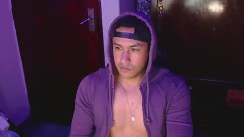 Snapshot of casas_oom chatting on March 1, 8:02 am      online show from March 1, 8:02 am