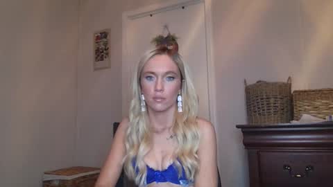 Snapshot of caseygirl6879 chatting on October 14, 11:16 pm Casey Lakes online show from October 14, 11:16 pm
