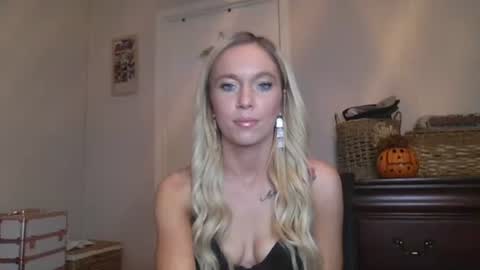 Snapshot of caseygirl6879 chatting on October 26, 5:30 pm Casey Lakes online show from October 26, 5:30 pm