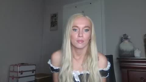 Snapshot of caseygirl6879 chatting on November 5, 11:49 pm Casey Lakes online show from November 5, 11:49 pm